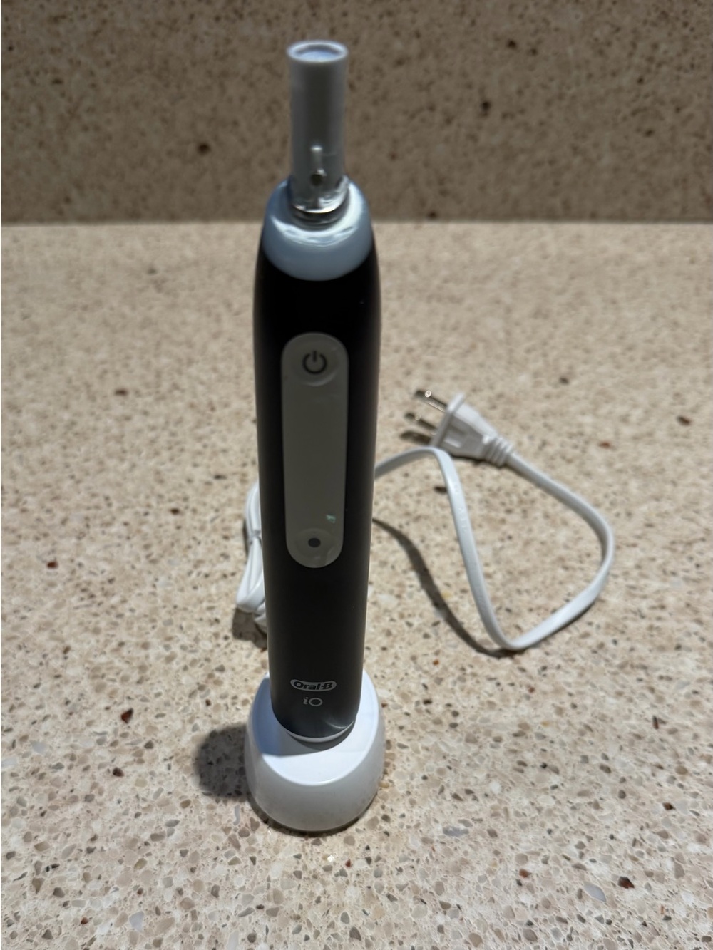 Oral-B iO3 Rechargeable Electric Toothbrush, Clean & Protect, 3 Cleaning Modes